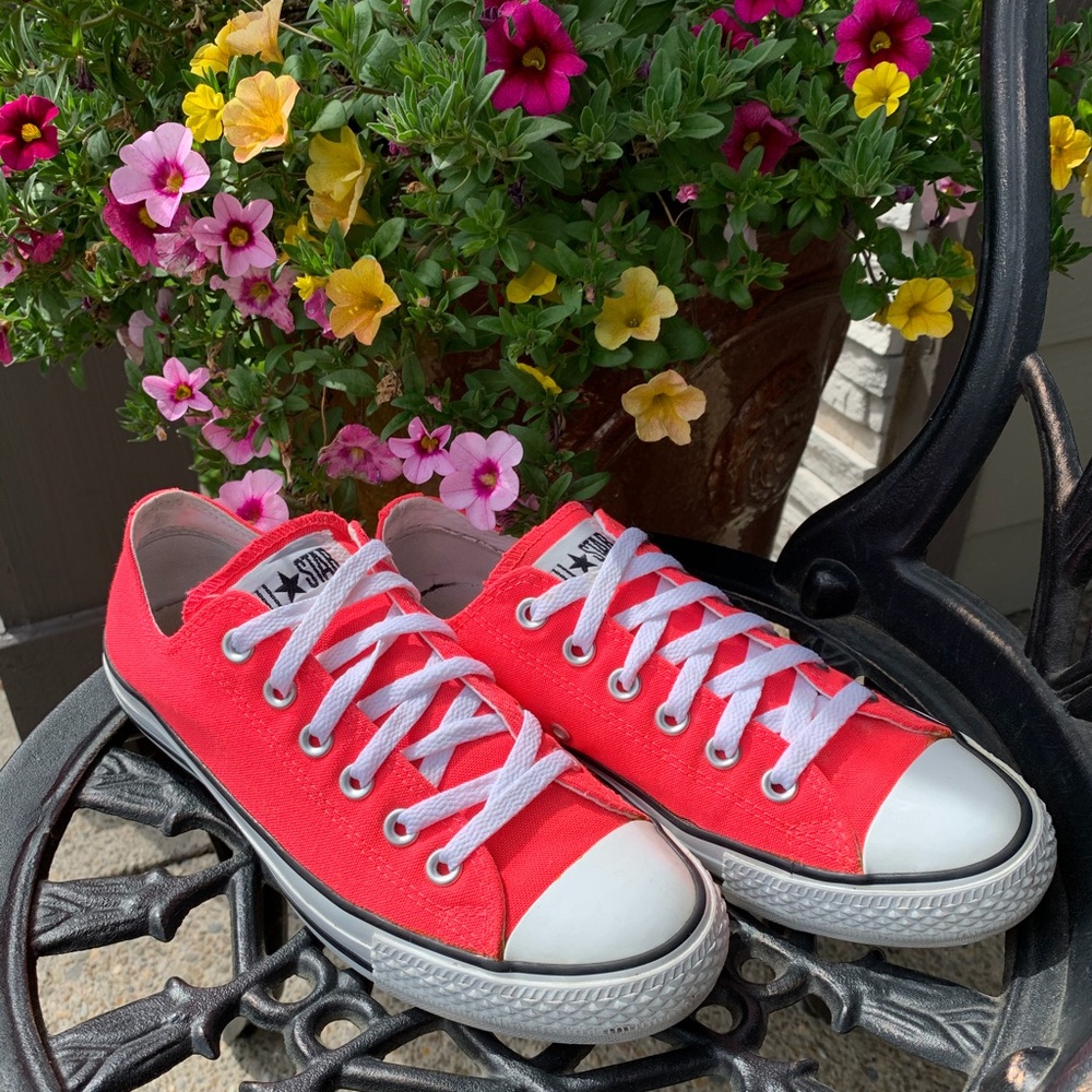 Converse All Star women’s size 8 Bright Coral/Pink